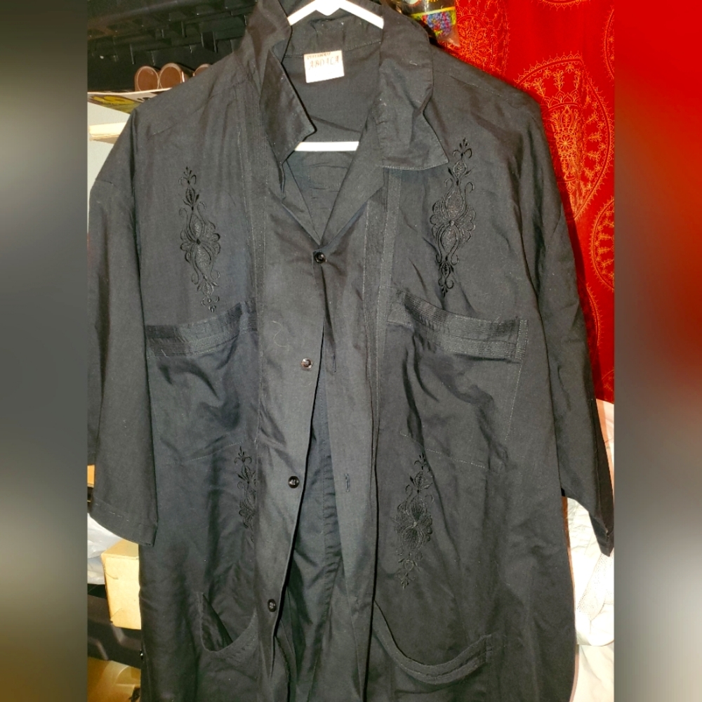 Mens Guayabera Size 50 button-up collard shirt